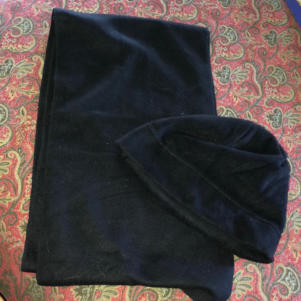 Kohl’s Black scarf and hat.     NWOT